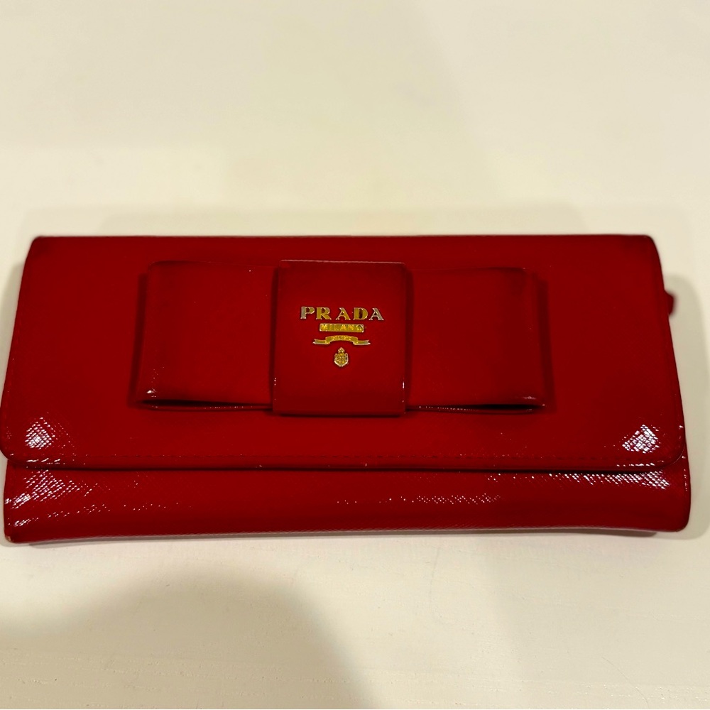 Prada bow wallet *RARE*